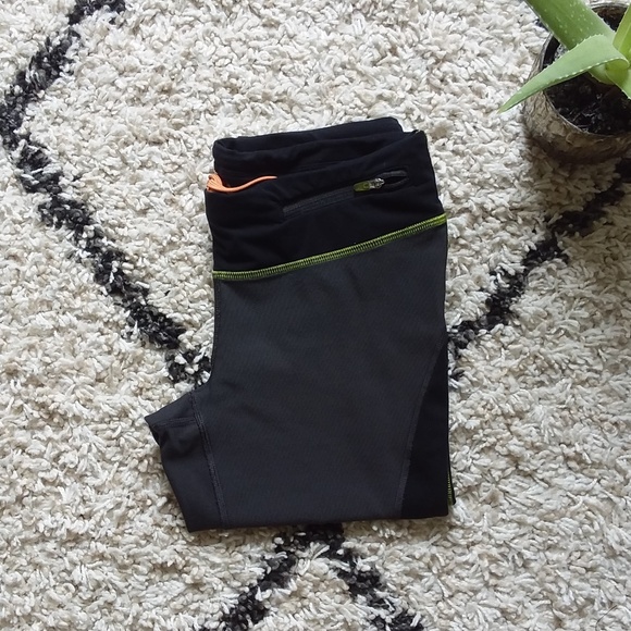 Lucy cropped activewear leggings - Picture 1 of 5